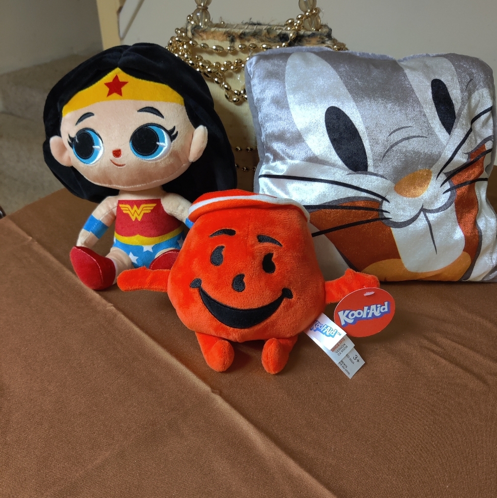 Lot Of Three Kool-Aid Wonder Woman And Bugs Bunny Pillow